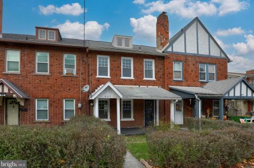 957 Orange St, Lancaster, PA 17602-3213