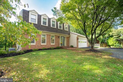 3257 White Barn Ct, Herndon, VA 20171-3338