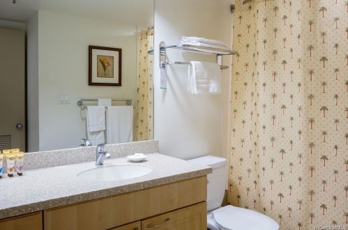 229 Paoakalani Ave, Honolulu HI 96815-3764 exterior