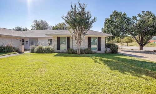 4761 Fieldcrest Dr, Fort Worth TX  76109-4619 exterior