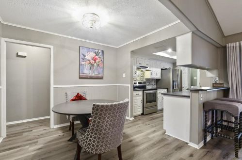 1413 Kingsbridge Dr, Garland TX 75040-3512 exterior