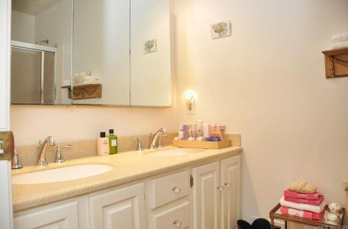 1 Lambert Cmn, Wilton CT  06897-4537 exterior