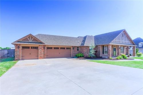 12800 53rd St, Mustang, OK 73064-7221