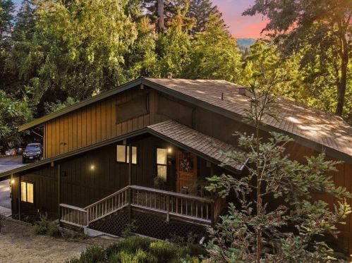 9815 Brookside Ave, Ben Lomond, CA 95005-9458