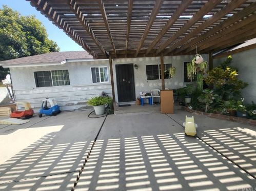 2617 Deodar St, Santa Ana CA 92705-1700 exterior