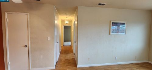 1084 Mohr Ln, Concord, CA 94518-4089