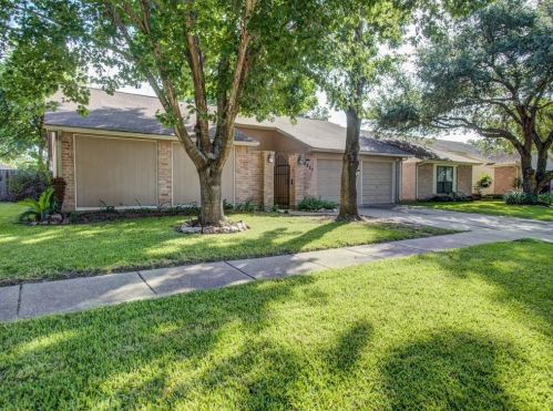 6927 Grant Dr, Richmond TX  77469-5958 exterior