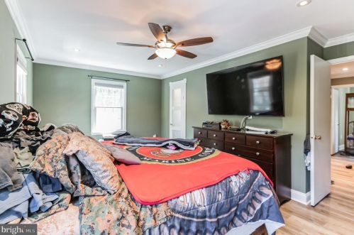 7318 Eggar Woods Ln, Springfield VA  22153-2012 exterior