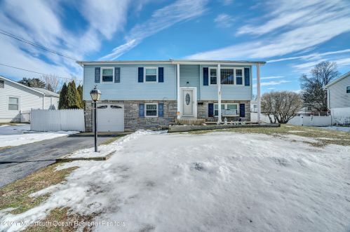 135 Susan Dr, Jackson Twp, NJ 08527-1135