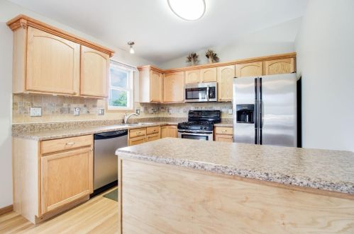 1352 83rd Ave, Gary, IN 46410-6364