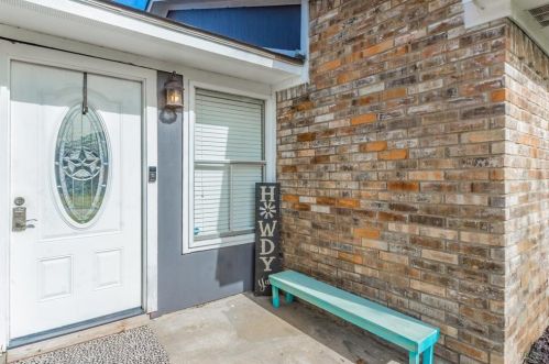 109 Dallas St, Angleton, TX 77515-4100