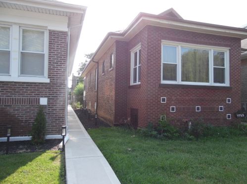 7753 Honore St, Chicago, IL 60620-5219