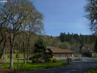 598 Winter Creek Ln, Roseburg, OR 97471-8227