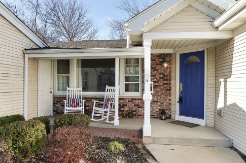 572 Chatham Cir, Buffalo Grove, IL 60089-3344