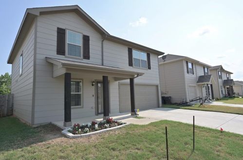 1544 Chama Dr, Fort Worth TX  76119-2666 exterior