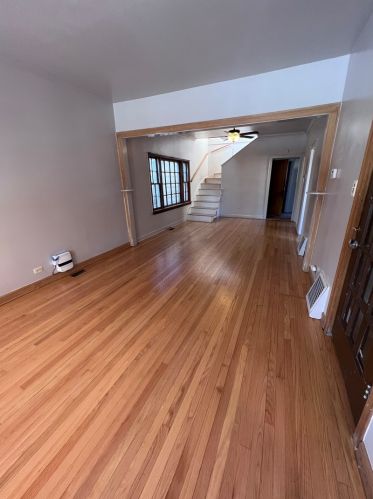 9520 Exchange Ave, Chicago, IL 60617-5027