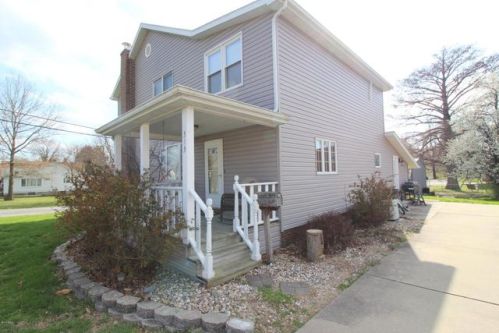 313 Missouri Ave, Carterville, IL 62918-1811