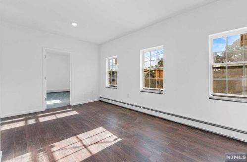 402 River Dr, Outwater, NJ 07026-3218