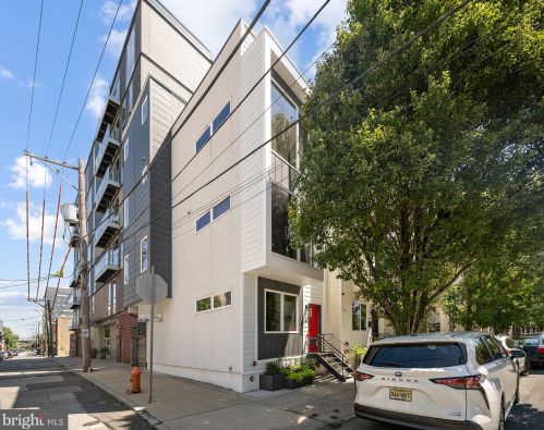 221 Green St, Philadelphia, PA 19123-2945