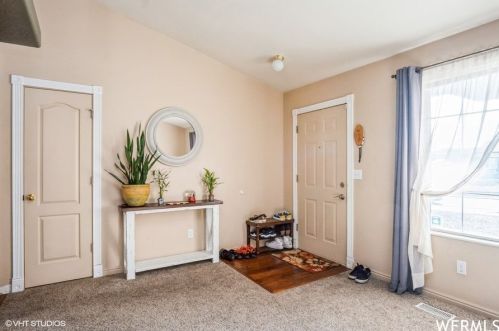 4742 Pence Dr, Taylorsville, UT 84088-1739