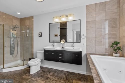 1019 19 St, Philadelphia PA  19146-2938 exterior