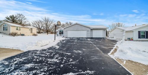 3111 Bannister Dr, Rockford, IL 61109-6080