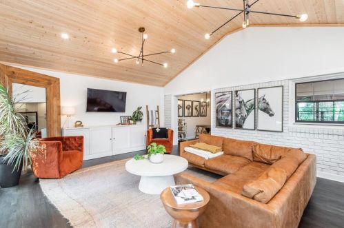 2334 Cortez Way, Atlanta GA  30319-3914 exterior