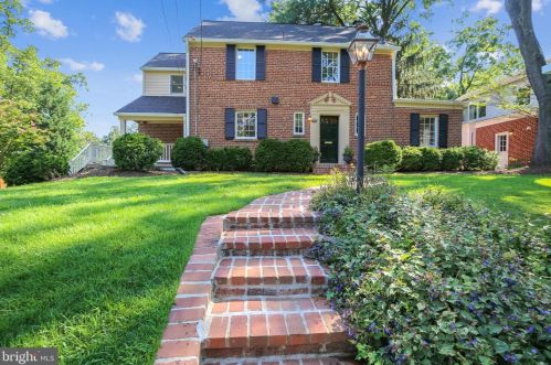 2510 24th St, Arlington, VA 22207-4907