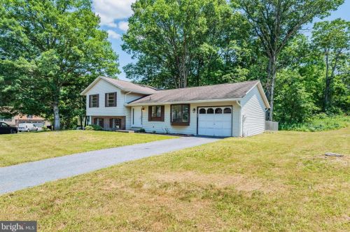 5594 Mercury Ct, Harrisburg, PA 17109-5636