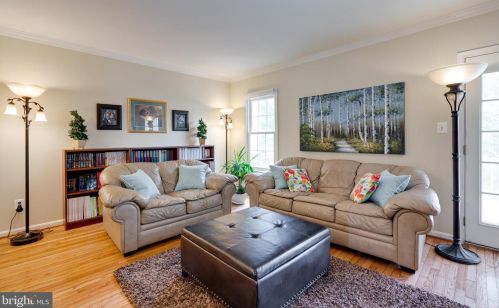 8725 Stone Hill Pl, Springfield VA  22153-1718 exterior