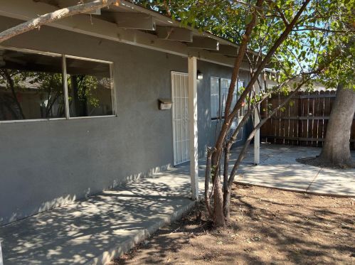 1020 Roselawn Ave, Modesto, CA 95351-3828