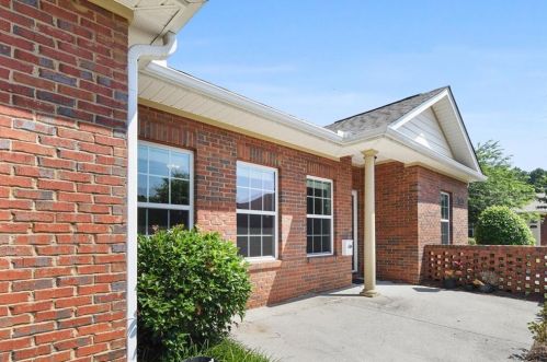 247 Villa Park Cir, Stone Mountain, GA