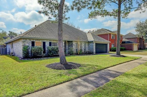 1904 Prairie Creek Dr, Pearland, TX 77581-5653