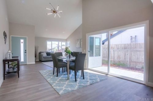 1461 Darwin Dr, Oceanside CA  92056-3042 exterior