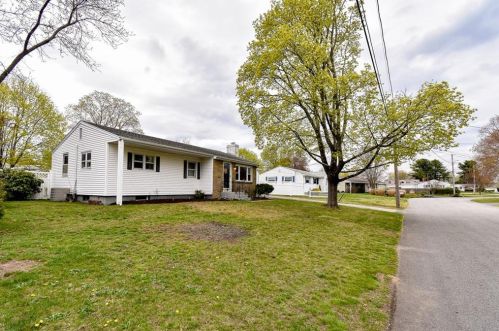 27 Montcalm Rd, Warwick, RI 02889-4311