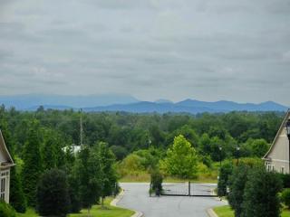 66 Burlington Ln, Fletcher, NC 28732-9245