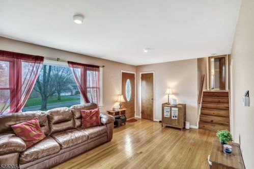 20 Deer Run Dr, Bridgewater, NJ 08807-1508