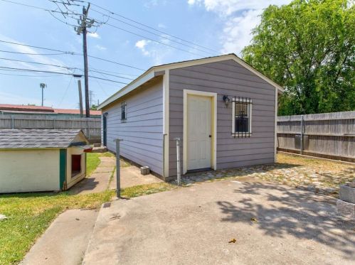 1602 Crest Ridge Dr, Dallas TX  75228-3203 exterior