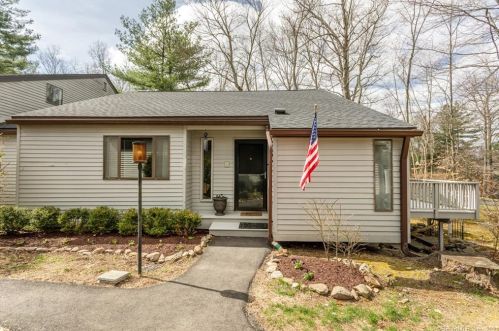 12 Boxwood Ct, Woodbury, CT 06798-3216