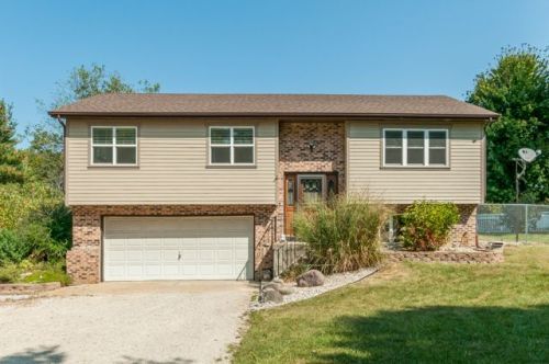 2615 3749th Rd, Norway, IL 60551-9748