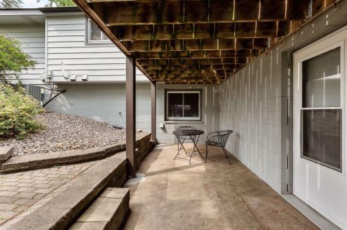 208 Colleen Ave, Saint Paul MN  55126-6252 exterior