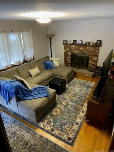 1890 Poquonock Ave, Windsor CT  06095-1234 exterior