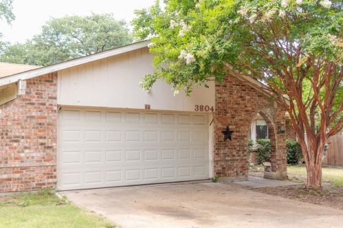 3804 Sugar Ridge Rd, Fort Worth TX  76133-6332 exterior