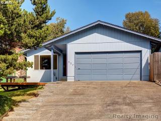 537 4th St, Rainier, OR 97048-2857