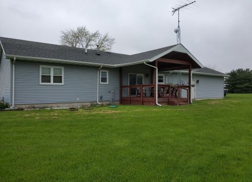 1424 10000n Rd, Manteno, IL 60950-3463