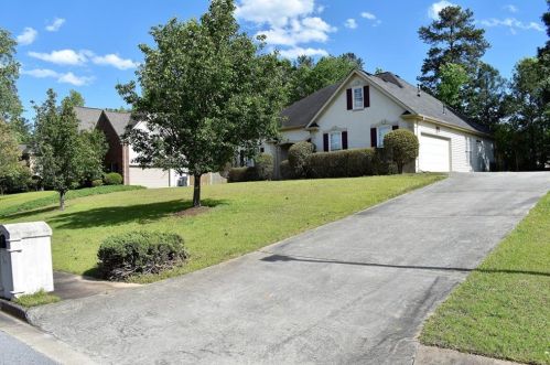 729 Lynn Milam Ln, Conyers GA  30094-4108 exterior