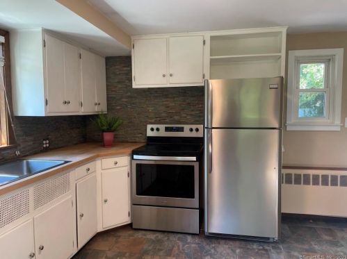 124 Mountain View Rd, Southington CT  06489-2728 exterior