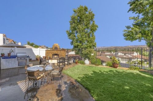 814 Links Vw Dr, Simi Valley CA 93065-6654 exterior