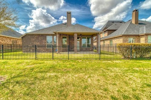 302 Round Lake Dr, Richmond TX 77469-1778 exterior