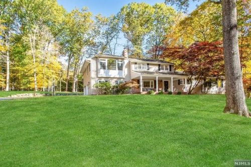 7 Sleepy Hollow Rd, Upper Saddle River, NJ 07458-1213